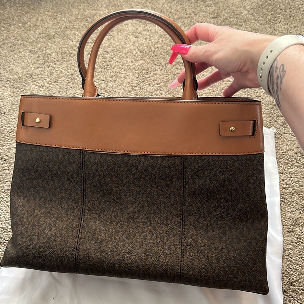 MK Michael Kors barely used arm/shoulder bag brown with gold hardware - Picture 6 of 8